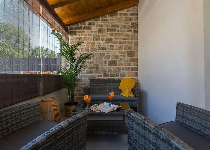 Strandnahes, Modernes Mit Privater Terrasse, Grill - Nur 250 Meter Zum Porec