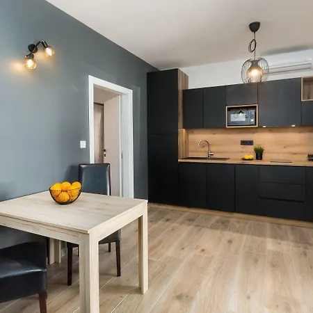 Apartamento Strandnahes, Modernes Mit Privater Terrasse, Grill - Nur 250 Meter Zum Poreč