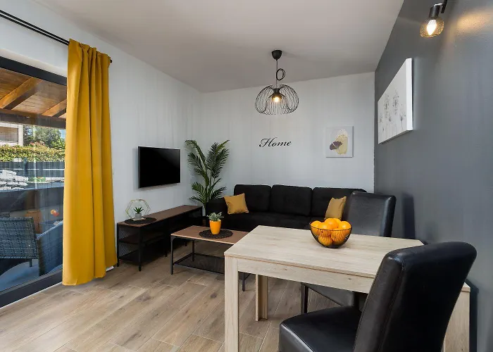 Strandnahes, Modernes Mit Privater Terrasse, Grill - Nur 250 Meter Zum Poreč