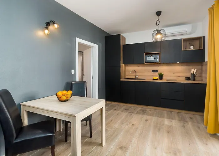 Lejlighed Strandnahes, Modernes Mit Privater Terrasse, Grill - Nur 250 Meter Zum Poreč