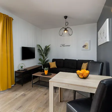 Strandnahes, Modernes Mit Privater Terrasse, Grill - Nur 250 Meter Zum Poreč