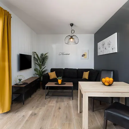 Strandnahes, Modernes Mit Privater Terrasse, Grill - Nur 250 Meter Zum Poreč